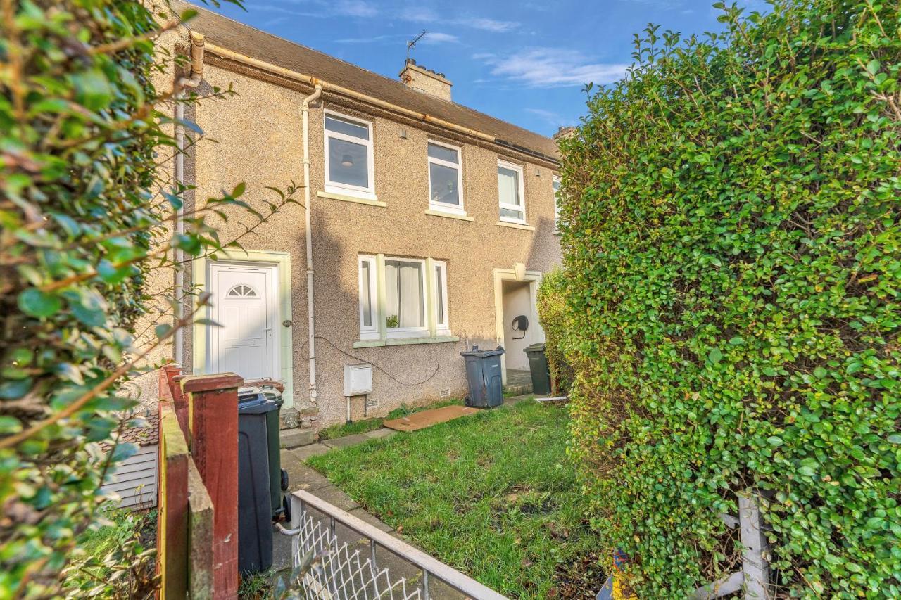 Modern & Spacious 2 Bedroom House - Free Parking - Front & Back Garden - Private Main Door Entrance Edinburgh Exterior photo