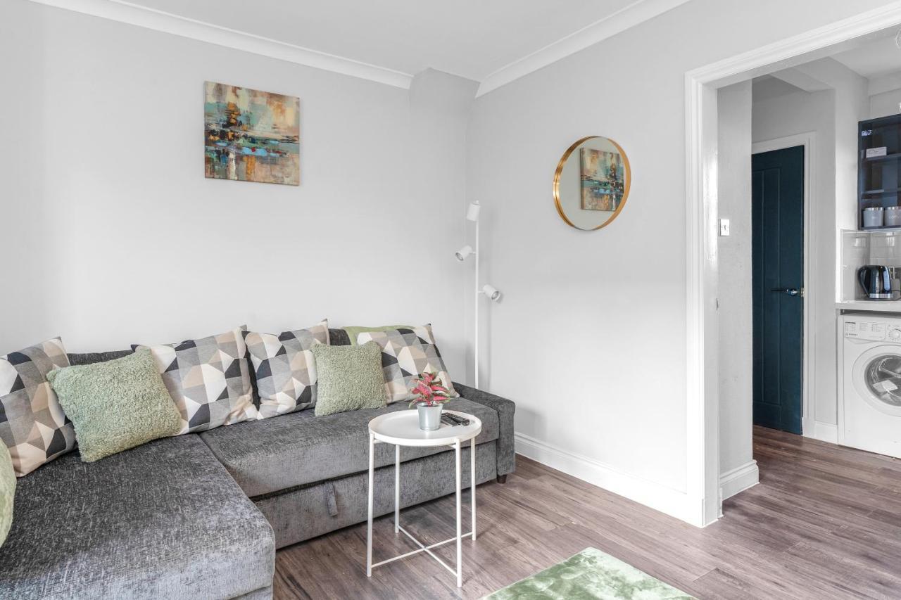 Modern & Spacious 2 Bedroom House - Free Parking - Front & Back Garden - Private Main Door Entrance Edinburgh Exterior photo