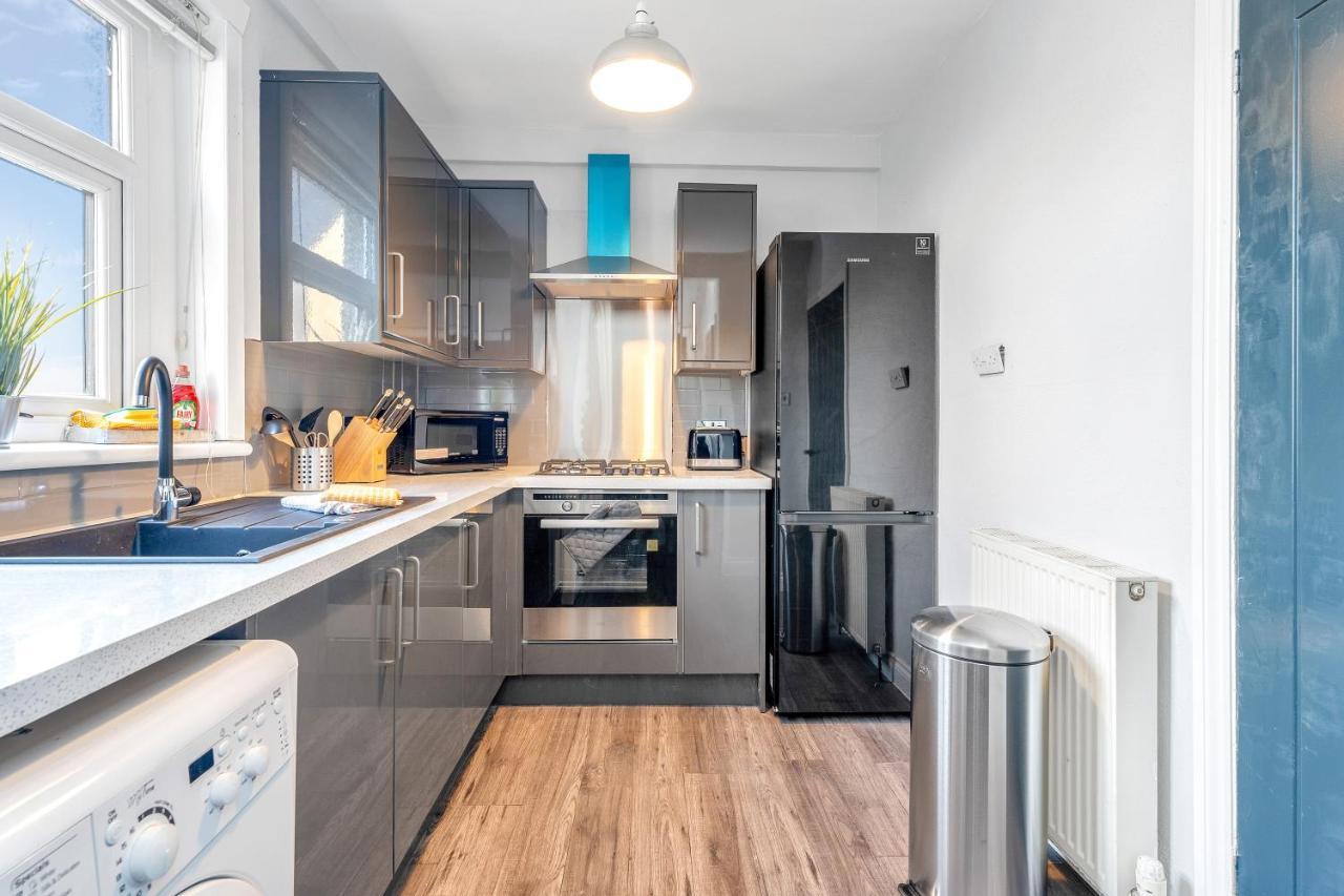 Modern & Spacious 2 Bedroom House - Free Parking - Front & Back Garden - Private Main Door Entrance Edinburgh Exterior photo