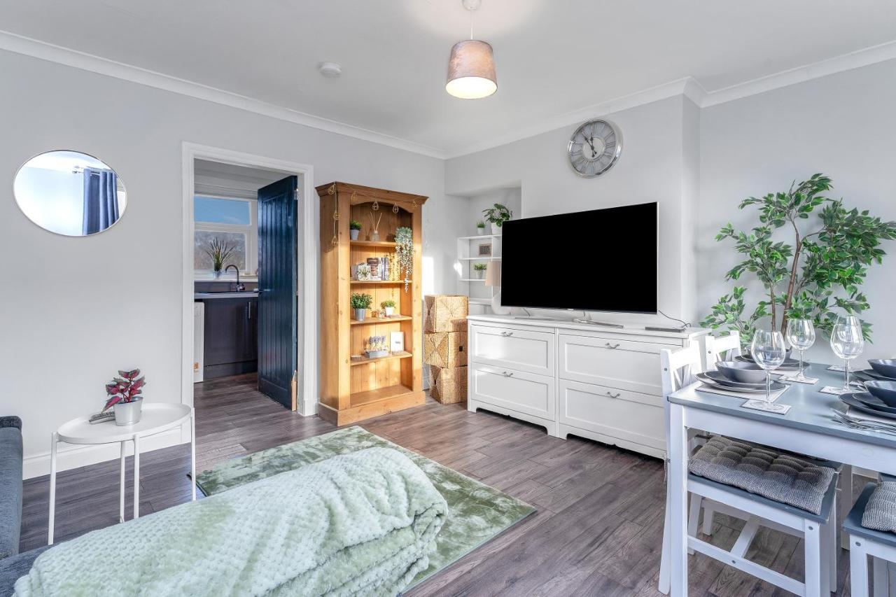 Modern & Spacious 2 Bedroom House - Free Parking - Front & Back Garden - Private Main Door Entrance Edinburgh Exterior photo