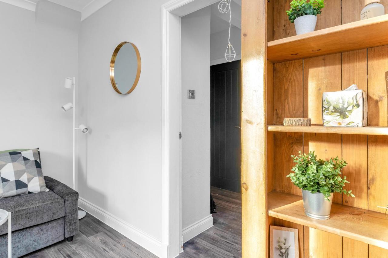 Modern & Spacious 2 Bedroom House - Free Parking - Front & Back Garden - Private Main Door Entrance Edinburgh Exterior photo