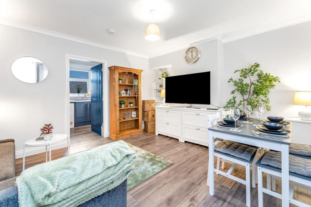 Modern & Spacious 2 Bedroom House - Free Parking - Front & Back Garden - Private Main Door Entrance Edinburgh Exterior photo