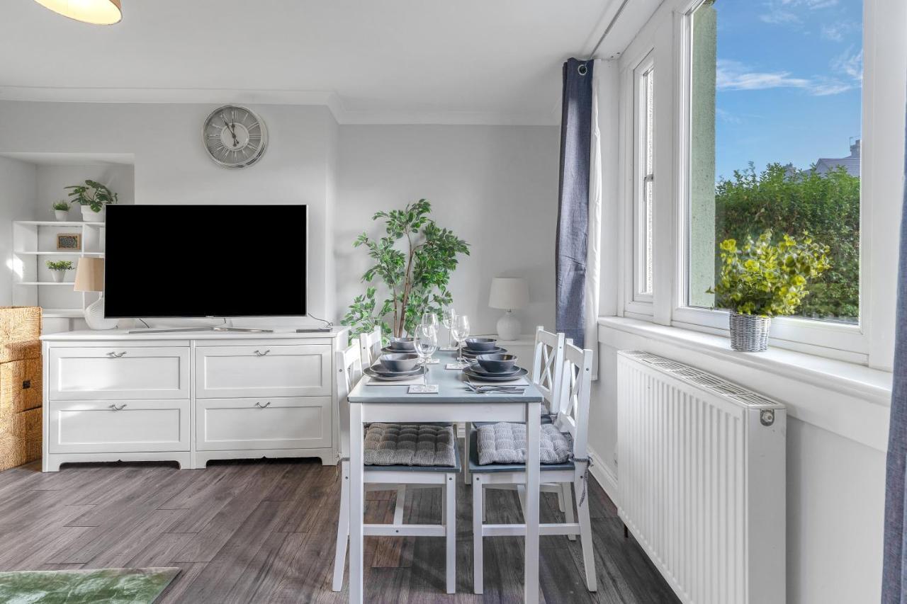 Modern & Spacious 2 Bedroom House - Free Parking - Front & Back Garden - Private Main Door Entrance Edinburgh Exterior photo