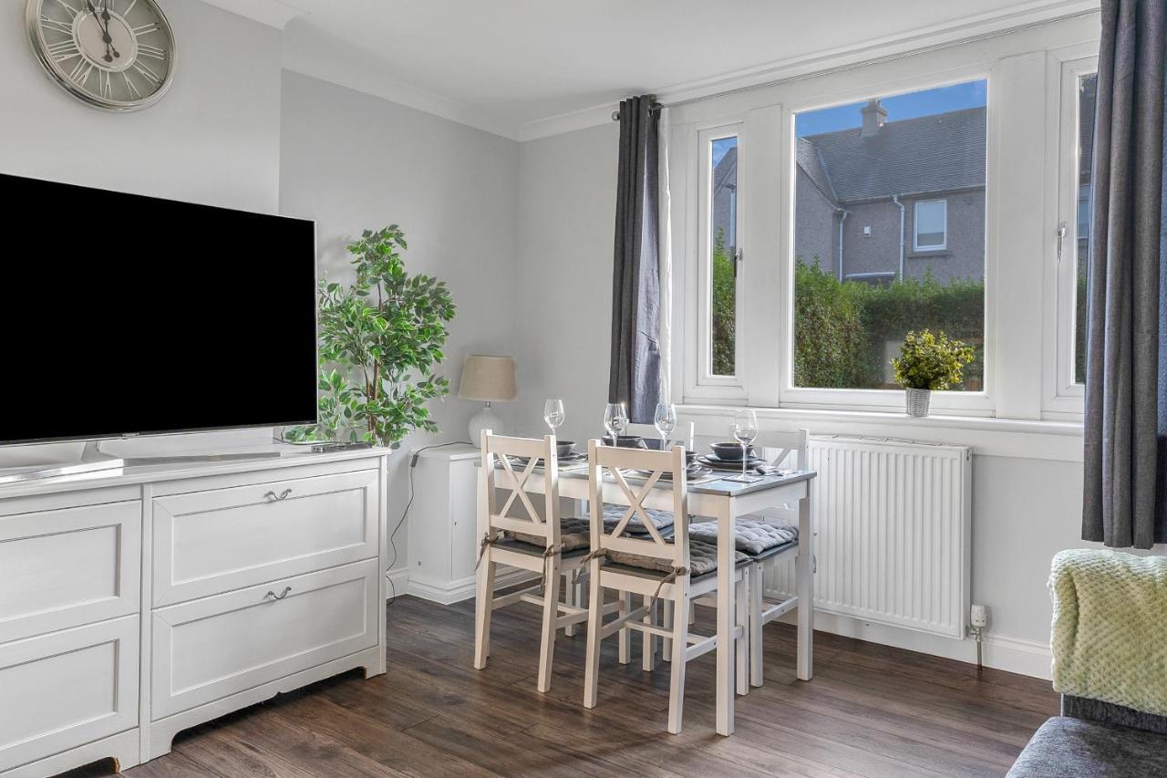 Modern & Spacious 2 Bedroom House - Free Parking - Front & Back Garden - Private Main Door Entrance Edinburgh Exterior photo