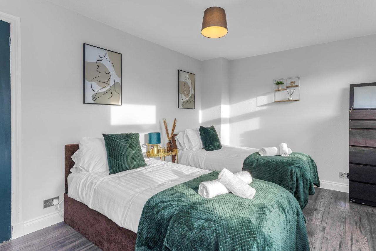 Modern & Spacious 2 Bedroom House - Free Parking - Front & Back Garden - Private Main Door Entrance Edinburgh Exterior photo